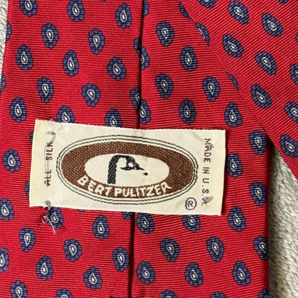 Vintage Mens Paisley 100% Silk Necktie Red Blue Foulard USA Made‎ Bert Pulitzer